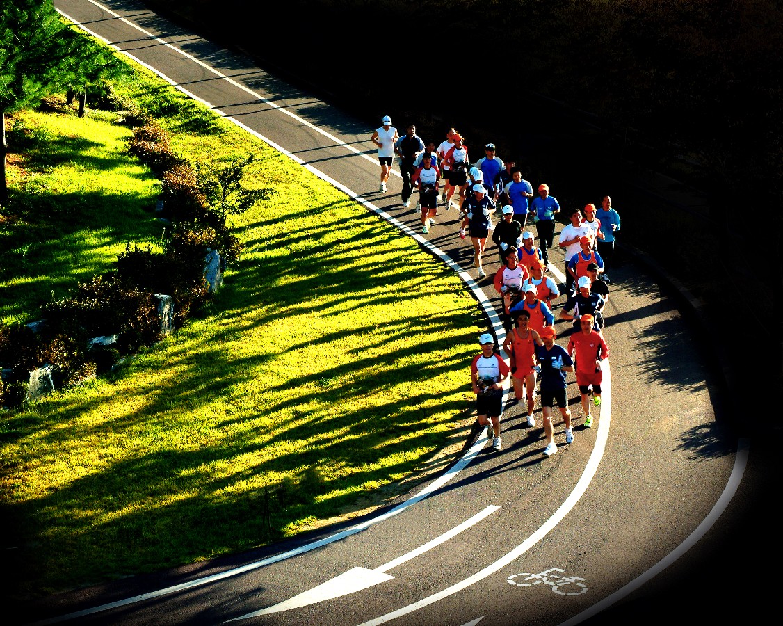 Prize winners– Ahn Seongcheol – People Running Around the Lake